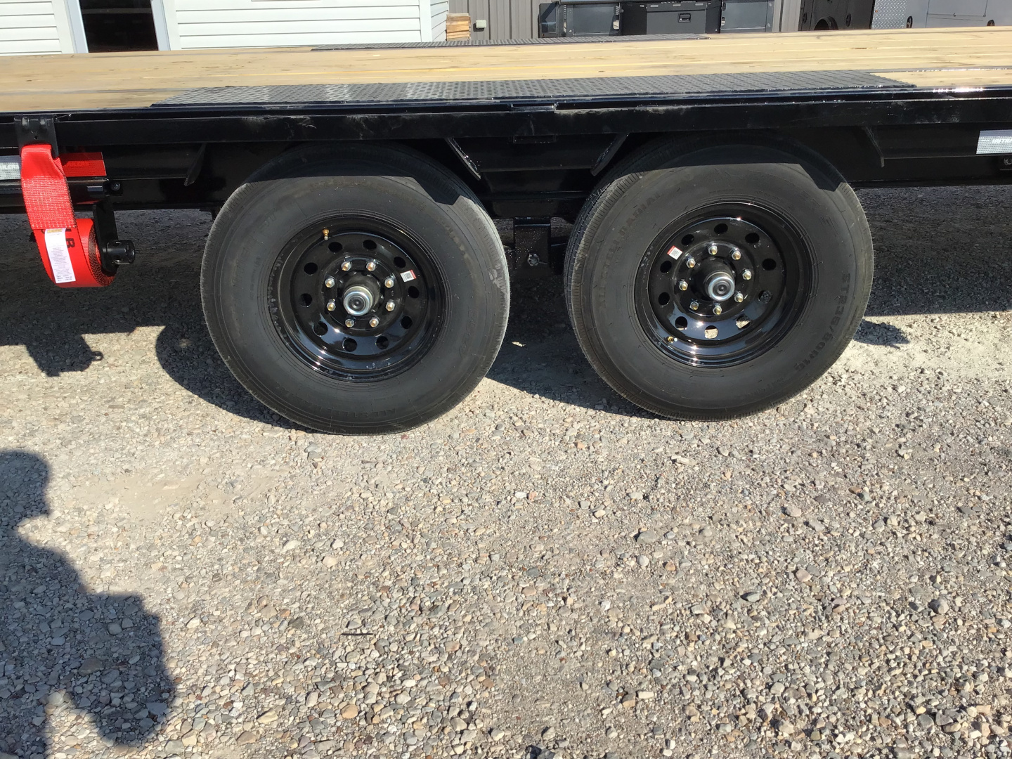 New 2026 PJ 102"x40' GN Low-Pro Flatbed w/ Singles - LS