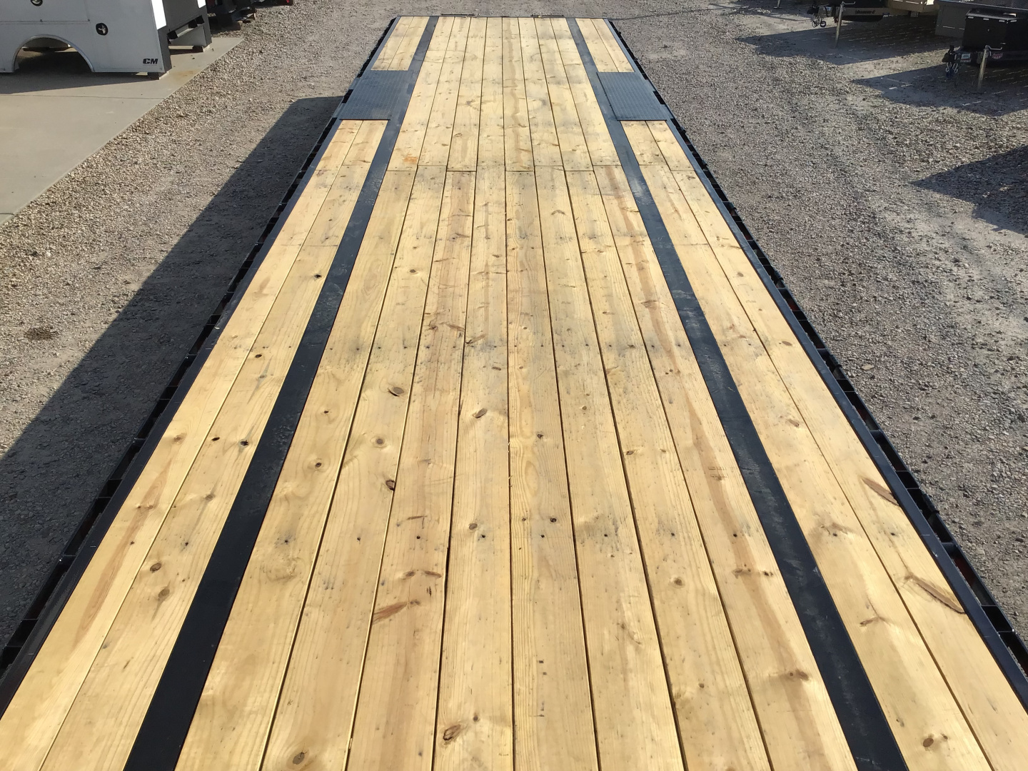 New 2026 PJ 102"x40' GN Low-Pro Flatbed w/ Singles - LS