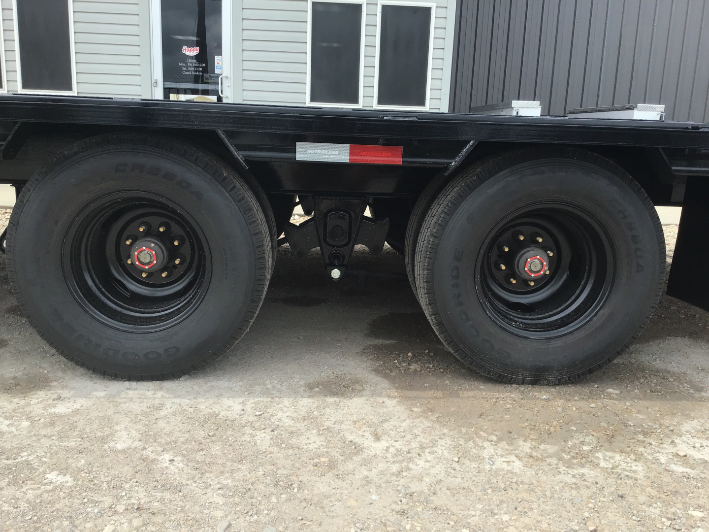 New 2026 PJ 102"x32' GN Low-Pro Flatbed w/ Duals - LD