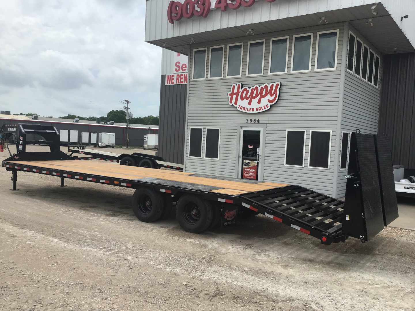 New 2026 PJ 102"x32' GN Low-Pro Flatbed w/ Duals - LD