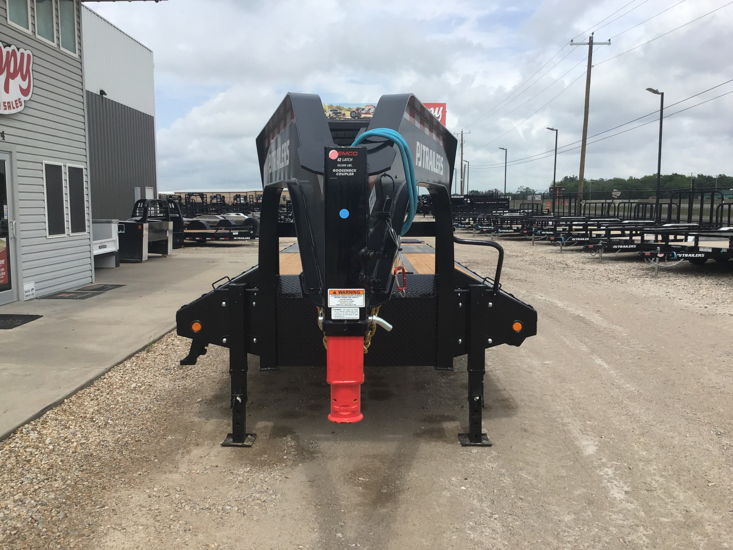 New 2026 PJ 102"x32' GN Low-Pro Flatbed w/ Duals - LD