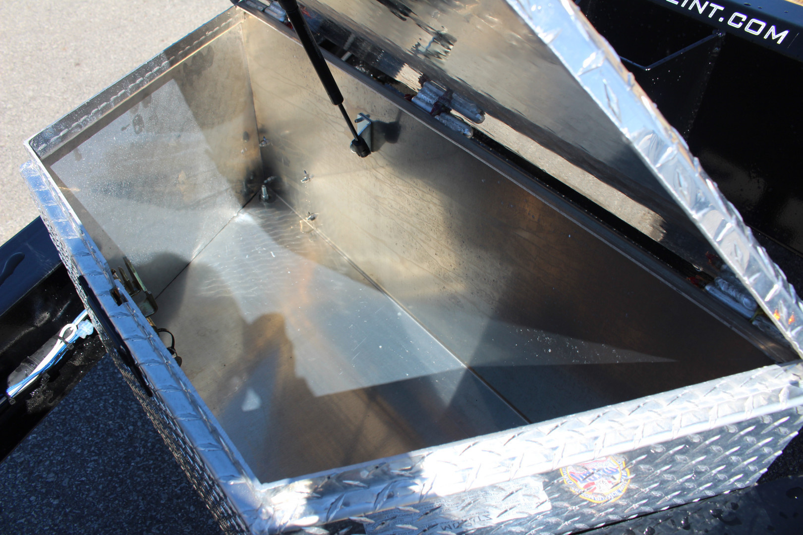 New 2025 Moritz 8' 6" x 20' + 4' Deckover Flatbed w/ Beavertail - Aluminum Ramps - 14,000# GVW