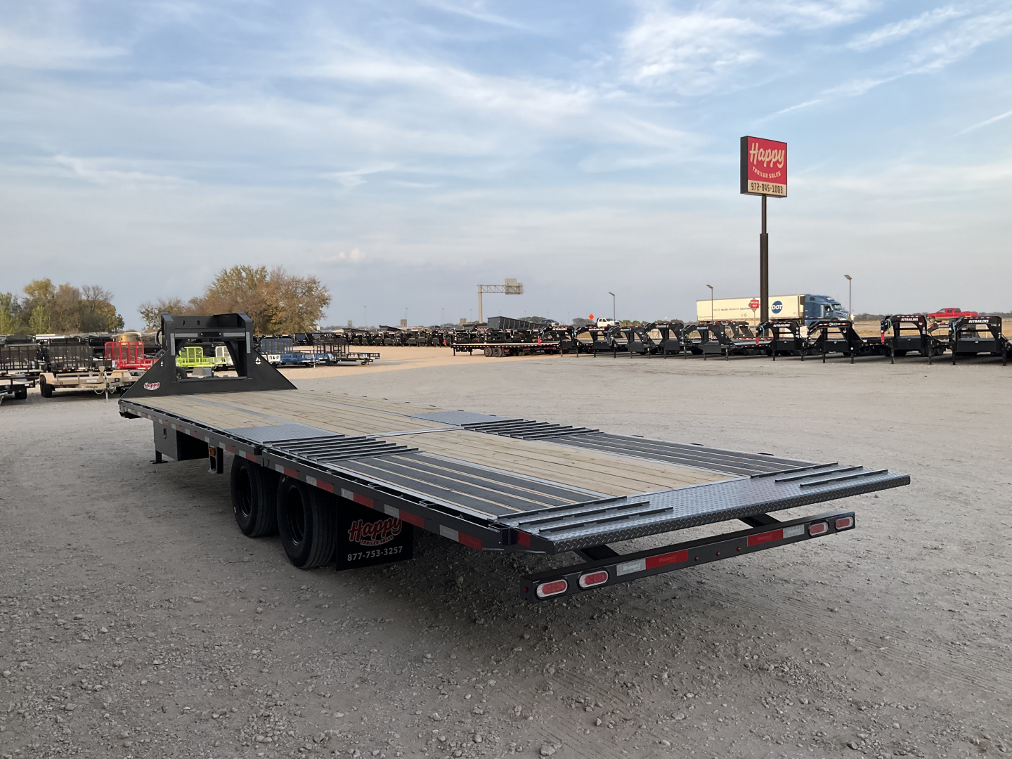 New 2026 Diamond C 102"x32' Engineered Beam FMAX210 w/ Hyd. Dovetail