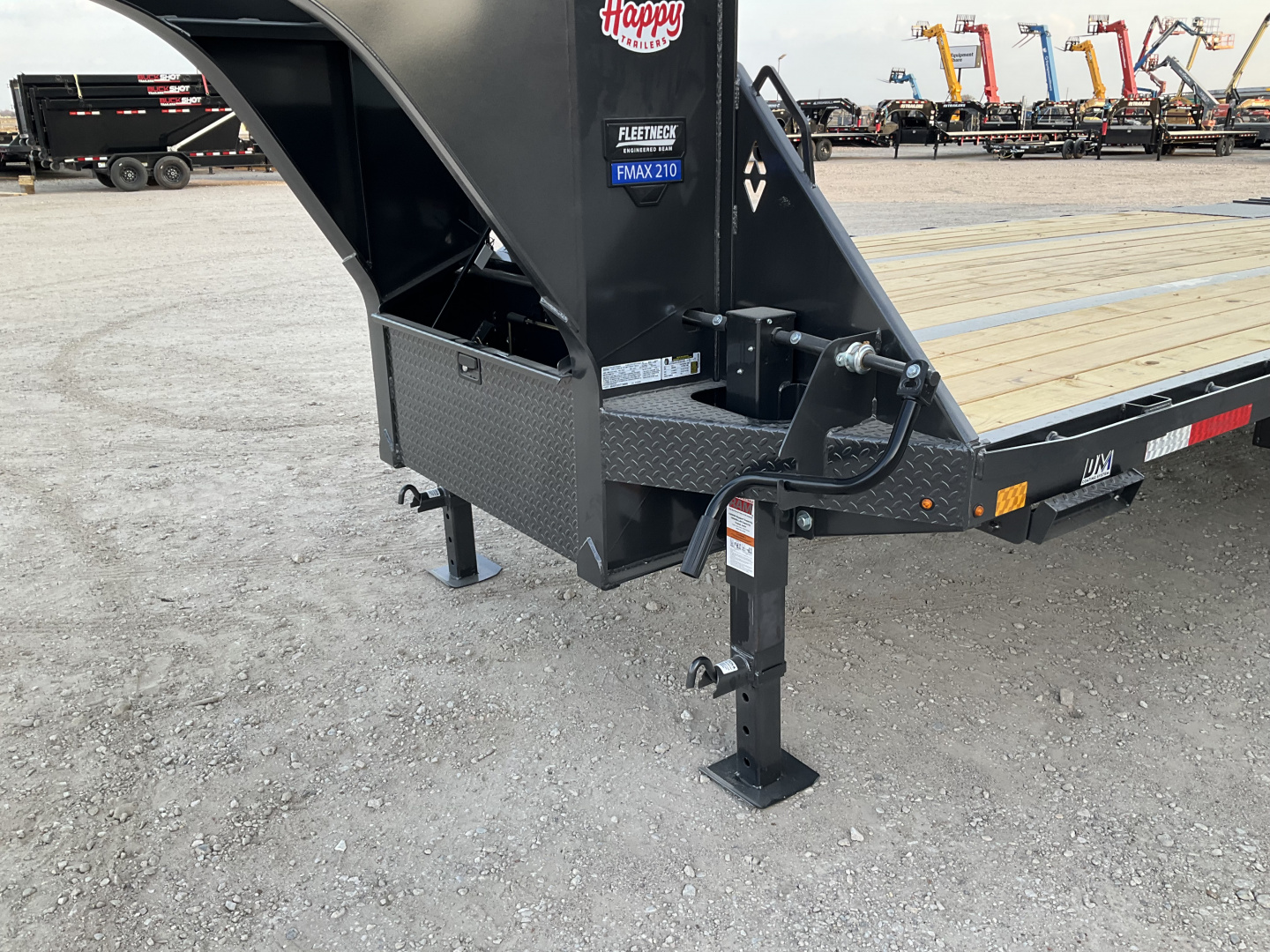 New 2026 Diamond C 102"x32' Engineered Beam FMAX210 w/ Hyd. Dovetail