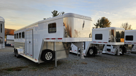 New 2026 Featherlite Trailers 9600 GN 7X23TA Horse Trailer