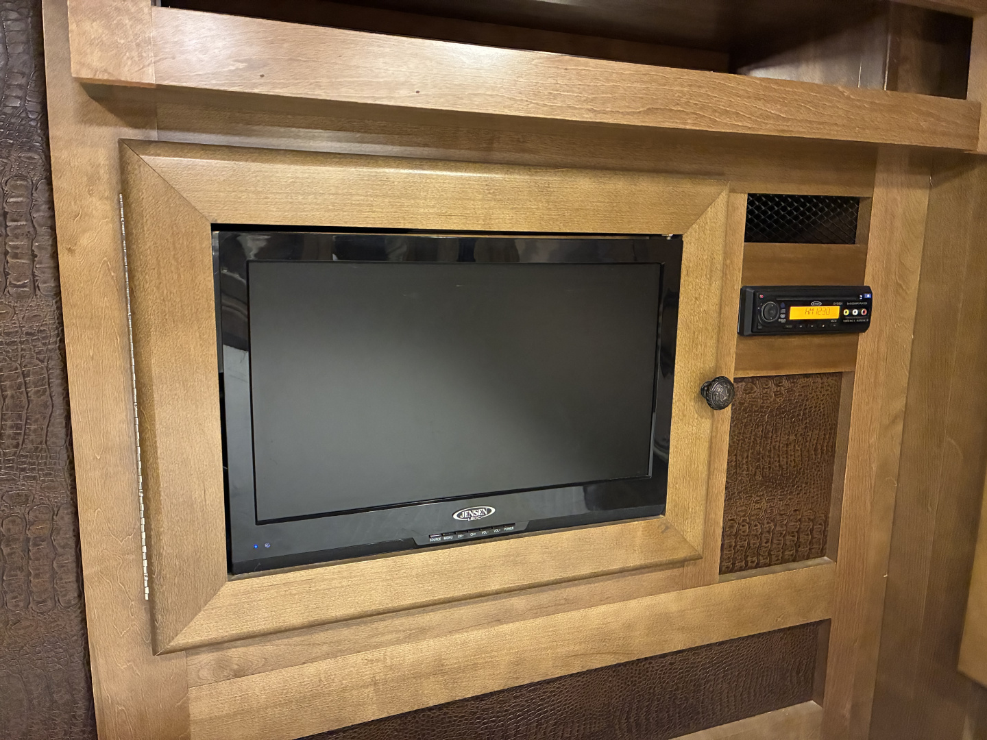 Used 2014 Lakota 4H 16LQ Horse Trailer