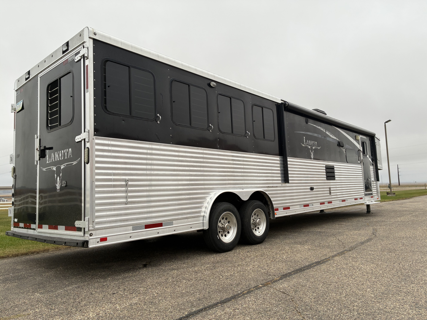 Used 2014 Lakota 4H 16LQ Horse Trailer