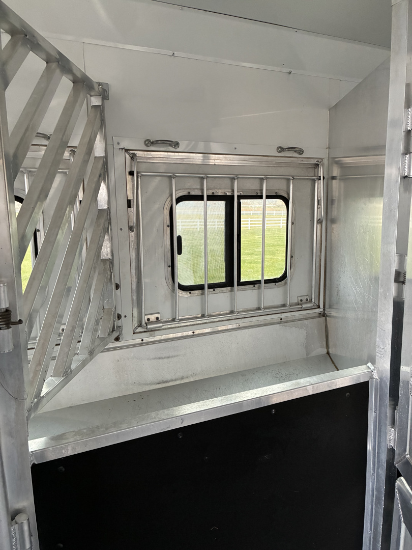 Used 2014 Lakota 4H 16LQ Horse Trailer