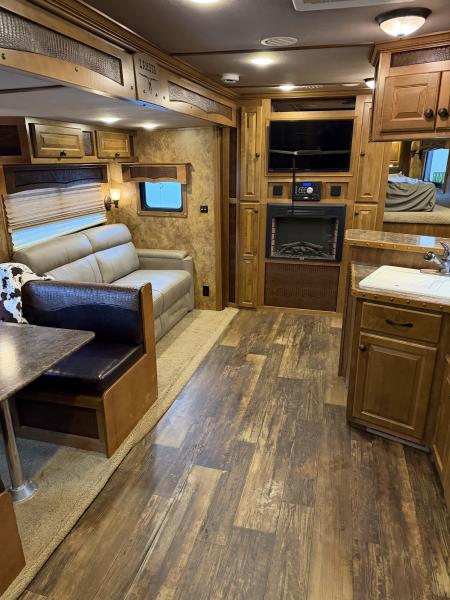 Used 2014 Lakota 4H 16LQ Horse Trailer