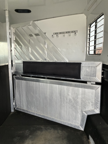 Used 2014 Lakota 4H 16LQ Horse Trailer