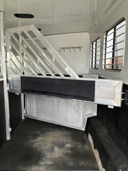 Used 2014 Lakota 4H 16LQ Horse Trailer