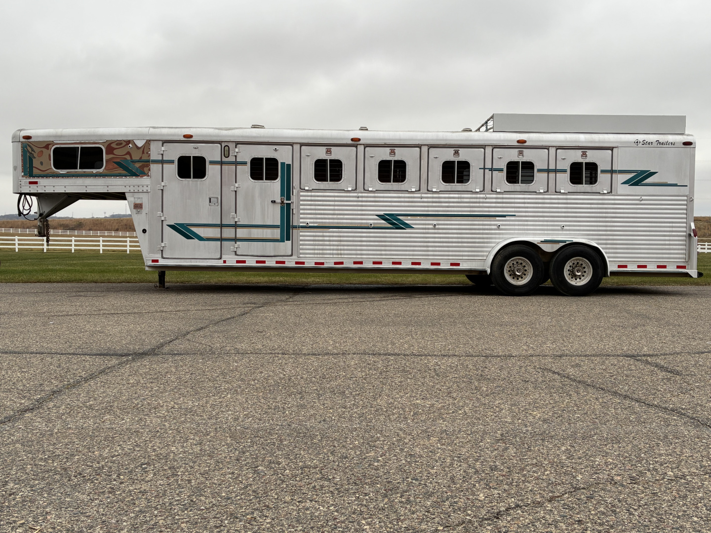 Used 1995 4-Star 6H Gooseneck Horse Trailer