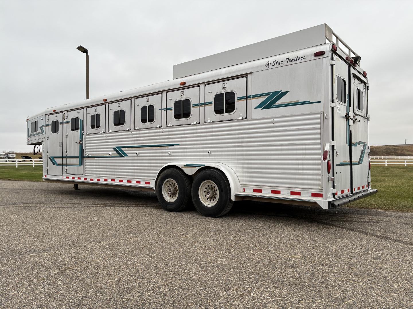 Used 1995 4-Star 6H Gooseneck Horse Trailer