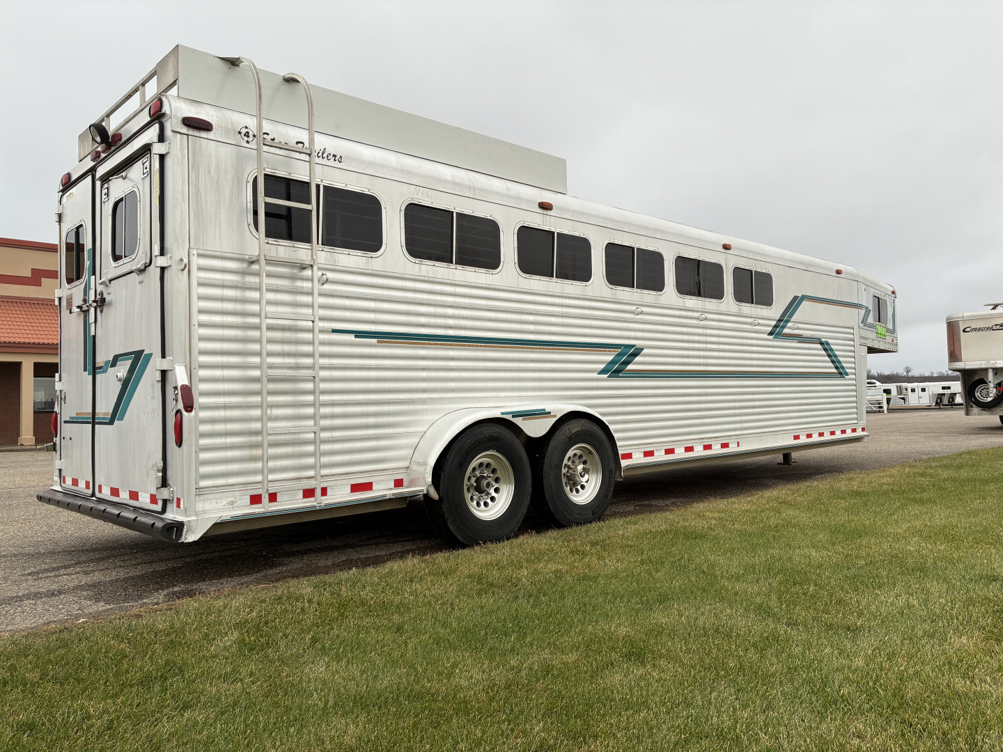 Used 1995 4-Star 6H Gooseneck Horse Trailer