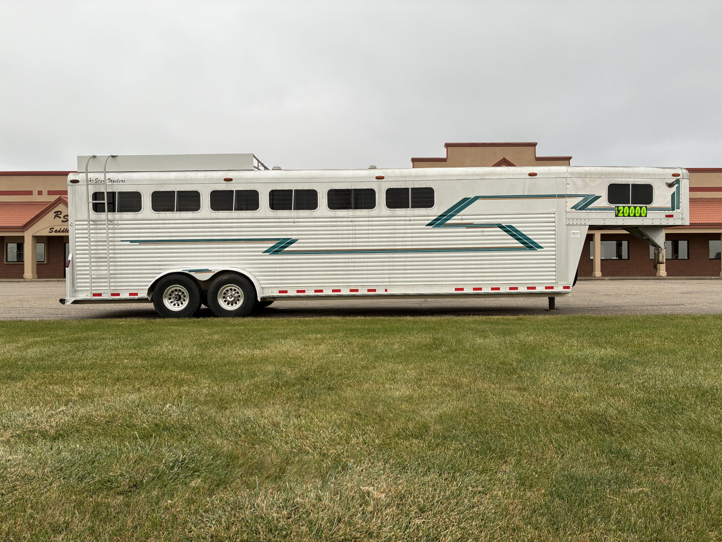 Used 1995 4-Star 6H Gooseneck Horse Trailer