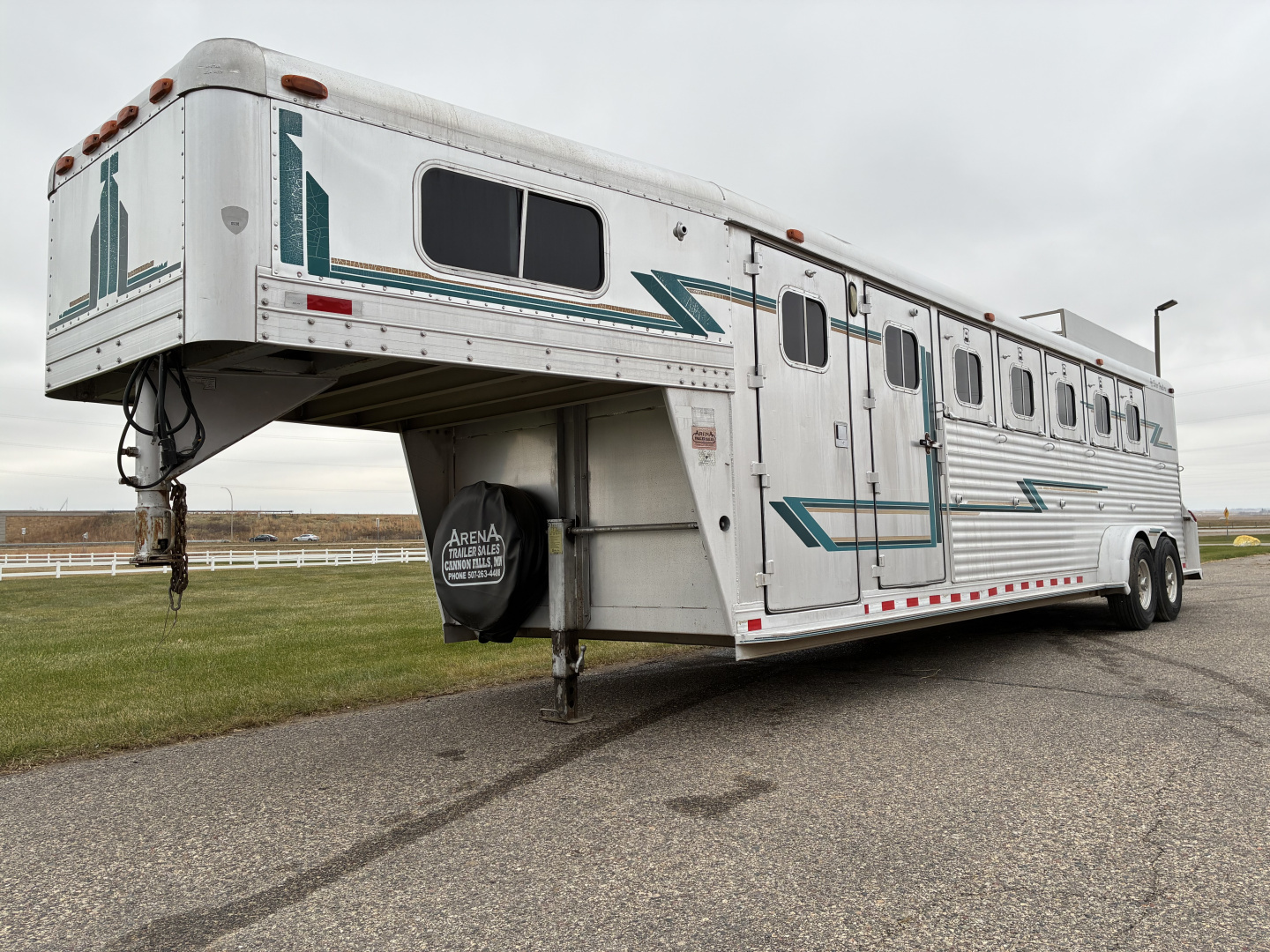 Used 1995 4-Star 6H Gooseneck Horse Trailer