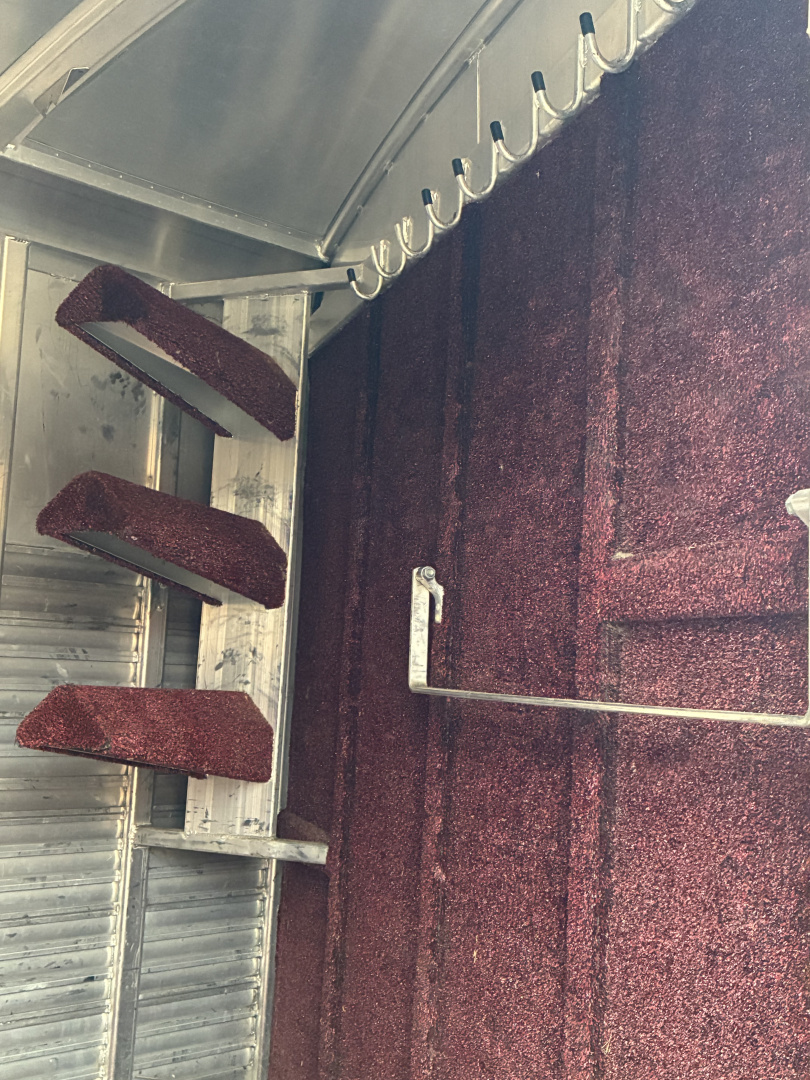 Used 1995 4-Star 6H Gooseneck Horse Trailer