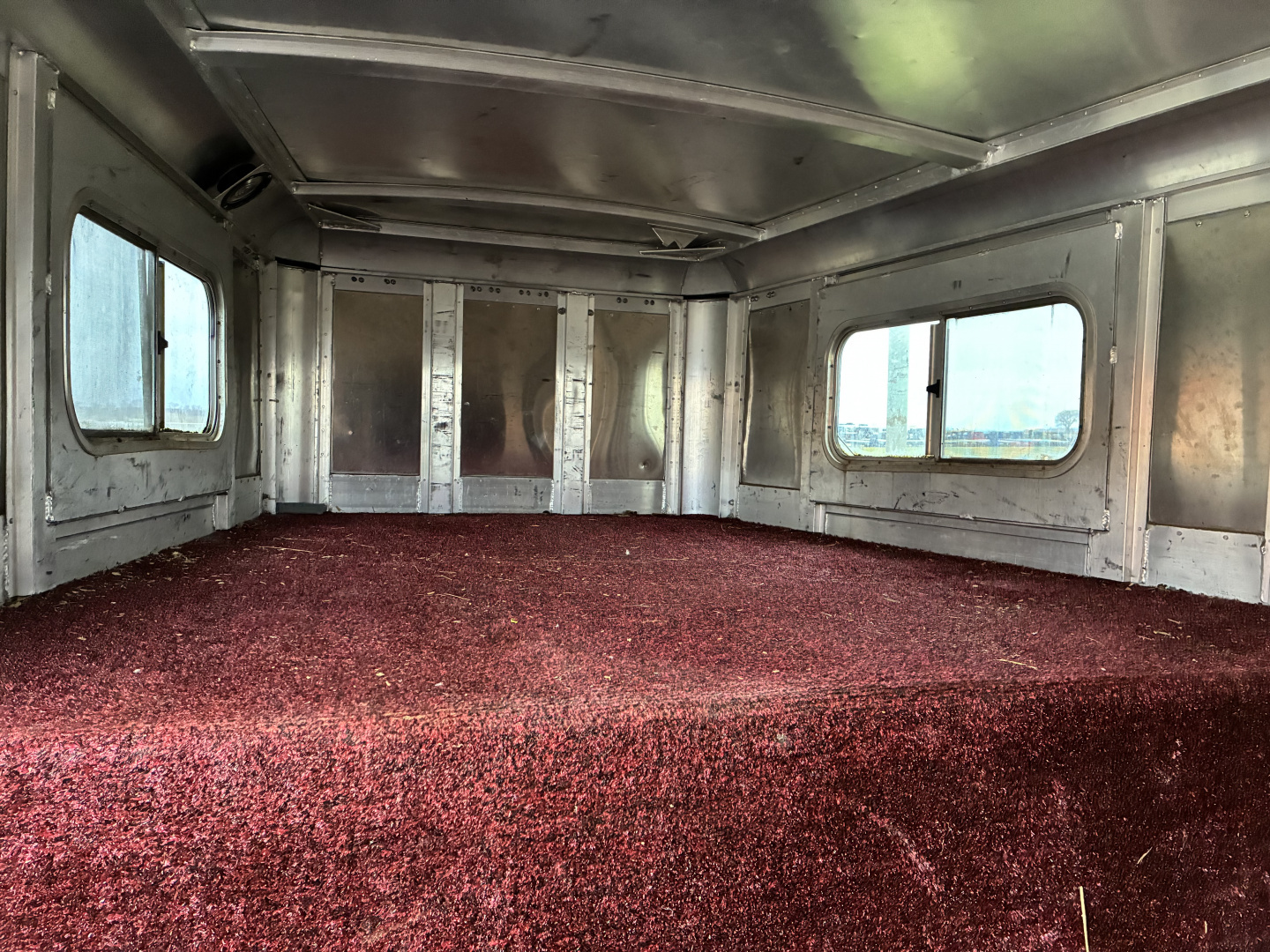 Used 1995 4-Star 6H Gooseneck Horse Trailer