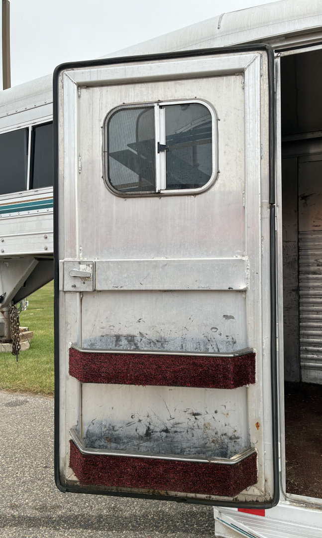 Used 1995 4-Star 6H Gooseneck Horse Trailer
