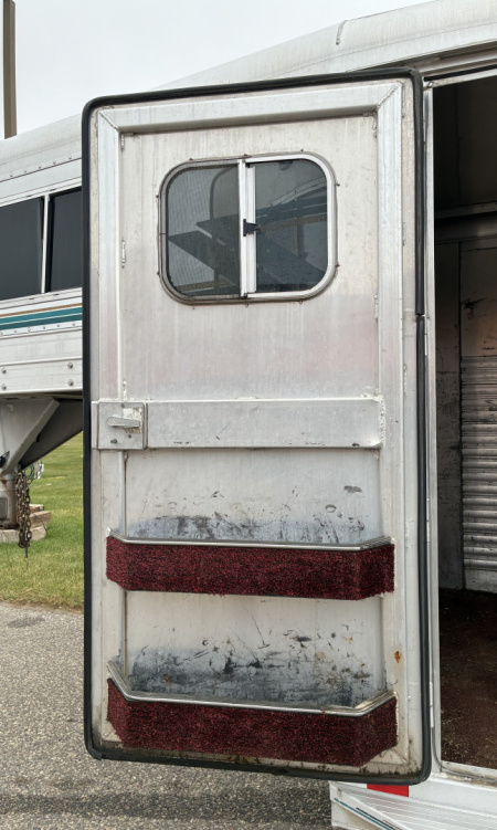 Used 1995 4-Star 6H Gooseneck Horse Trailer