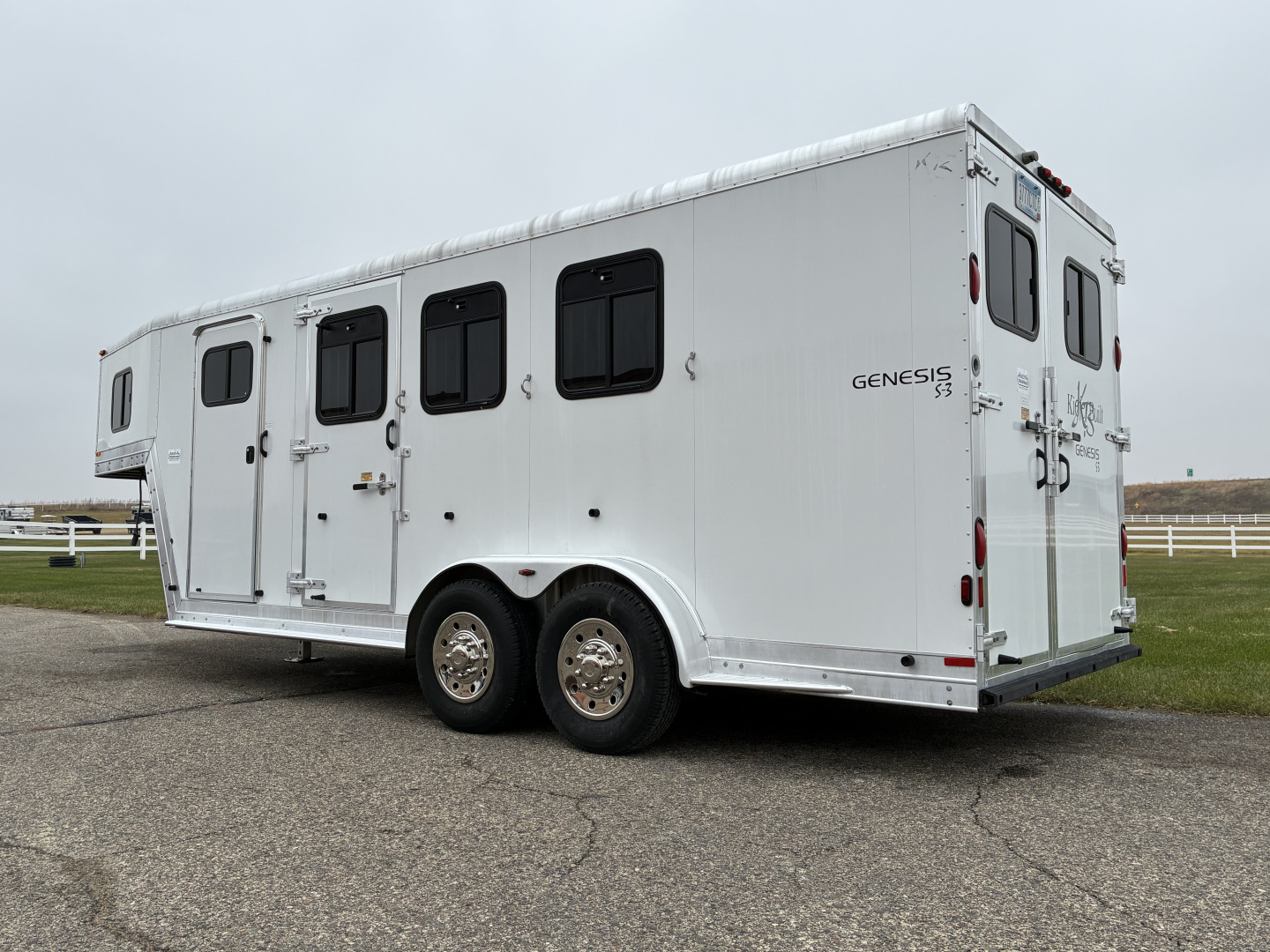 Used 2004 Kiefer 3 Horse Gooseneck Horse Trailer