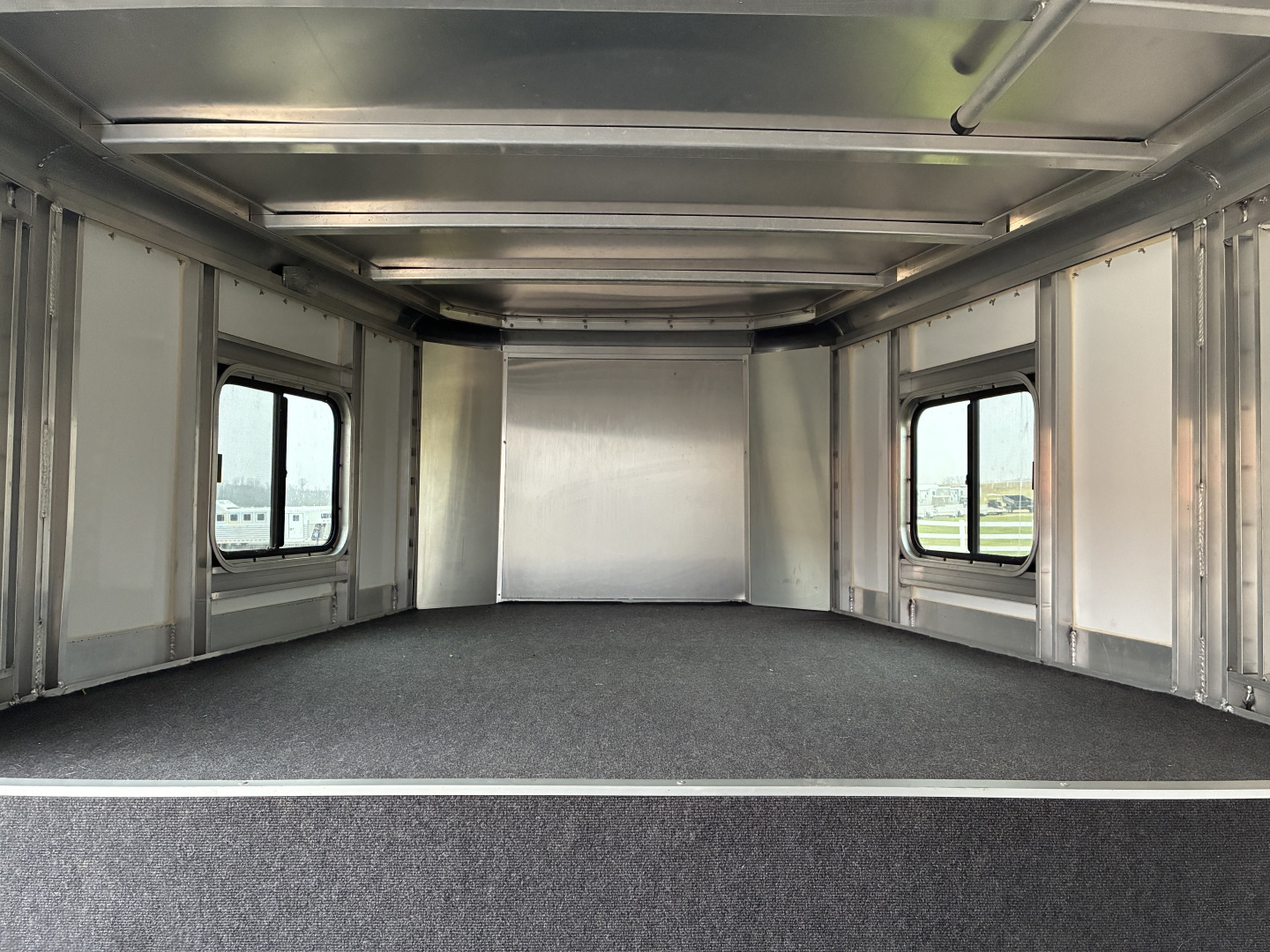 Used 2004 Kiefer 3 Horse Gooseneck Horse Trailer