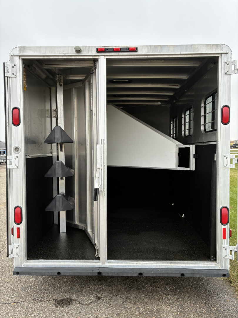 Used 2004 Kiefer 3 Horse Gooseneck Horse Trailer