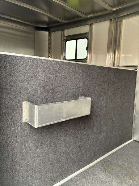 Used 2004 Kiefer 3 Horse Gooseneck Horse Trailer