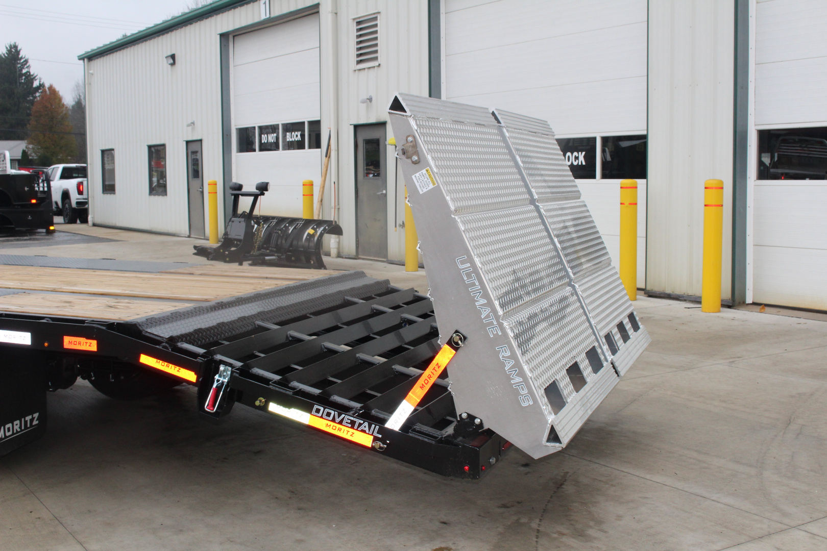 New 2025 Moritz FDGH DT 30' + 5' GOOSENECK Deckover Flatbed Trailer- Full Width Aluminum Ramps- 25900# GVW