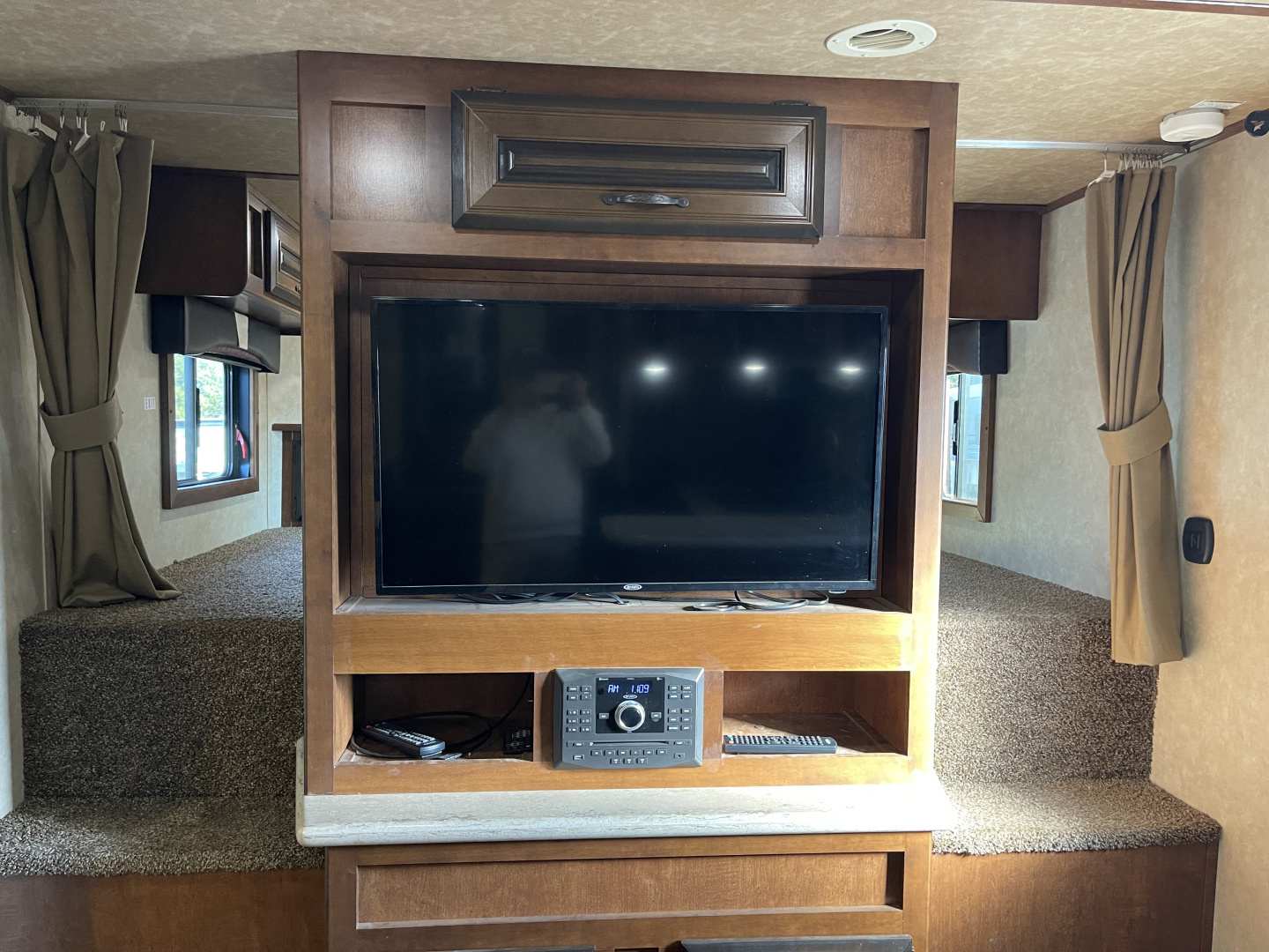 Used 2019 Bison Trailers 8318 W/ SLIDE Horse Trailer