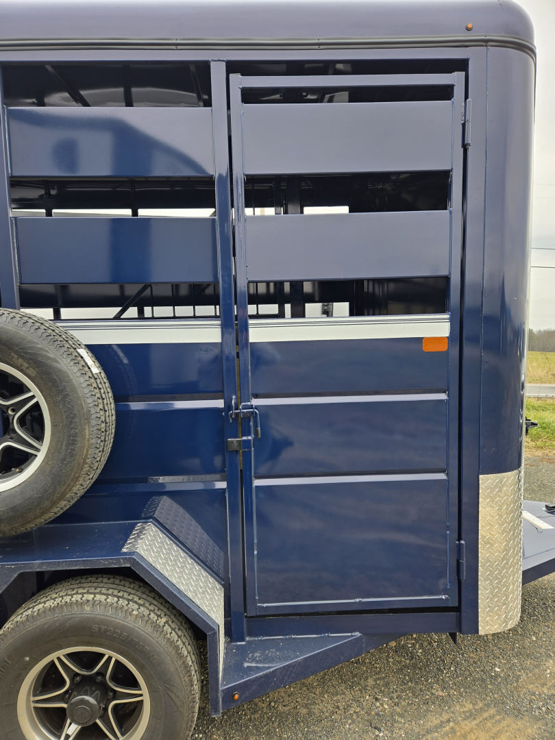 New 2026 Valley Trailers 26812SPHORSEBP7'6 Horse Trailer