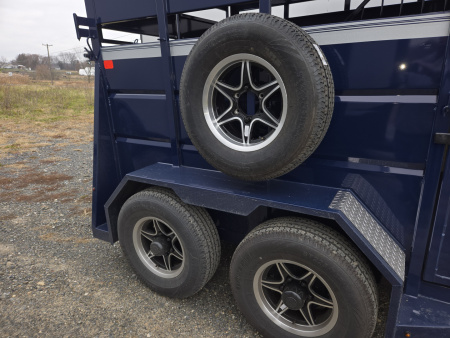 New 2026 Valley Trailers 26812SPHORSEBP7'6 Horse Trailer