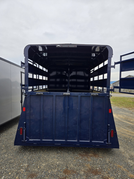 New 2026 Valley Trailers 26812SPHORSEBP7'6 Horse Trailer