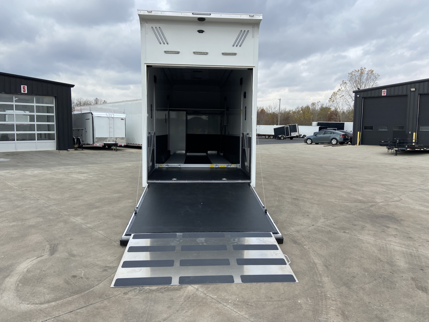 New 2026 United Stacker Trailer 32'