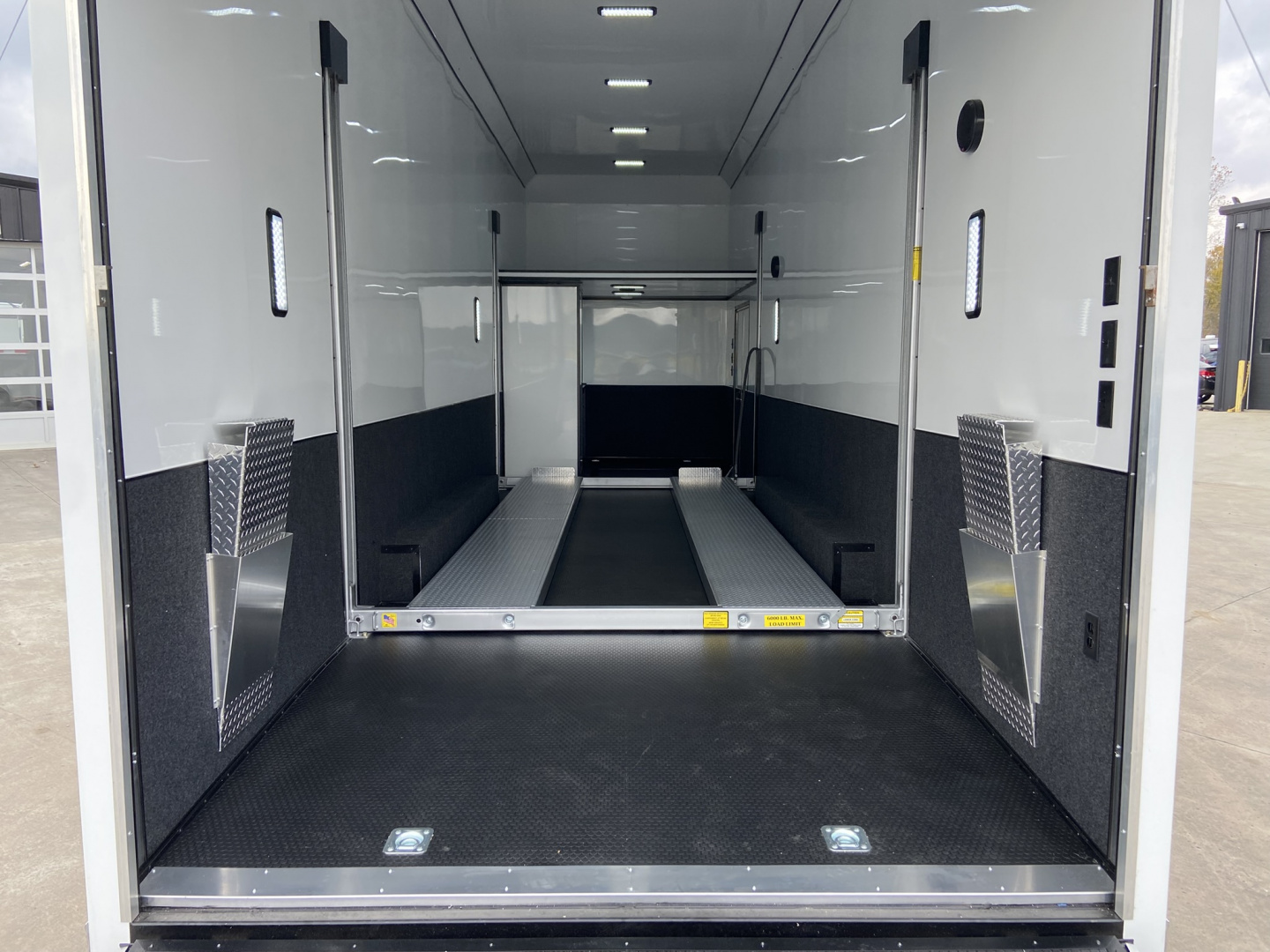 New 2026 United Stacker Trailer 32'