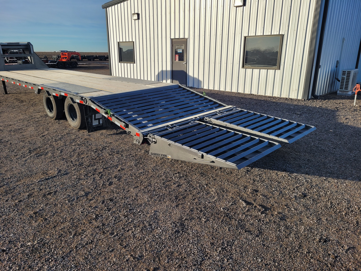 New 2026 Load Trail 102"x32' Low-pro Deckover Trailer