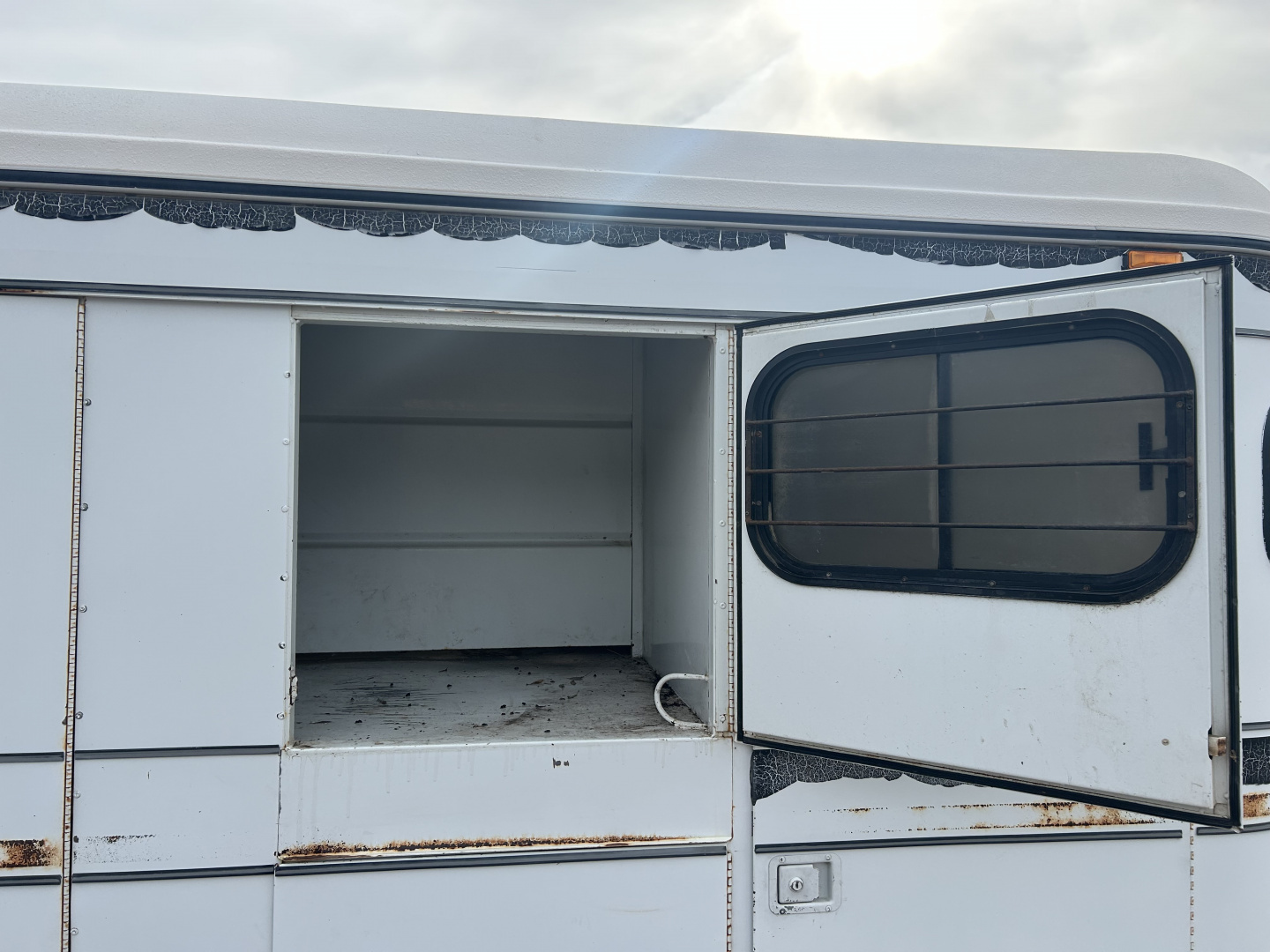 Used 1990 Logan Coach 2 Horse Trailer