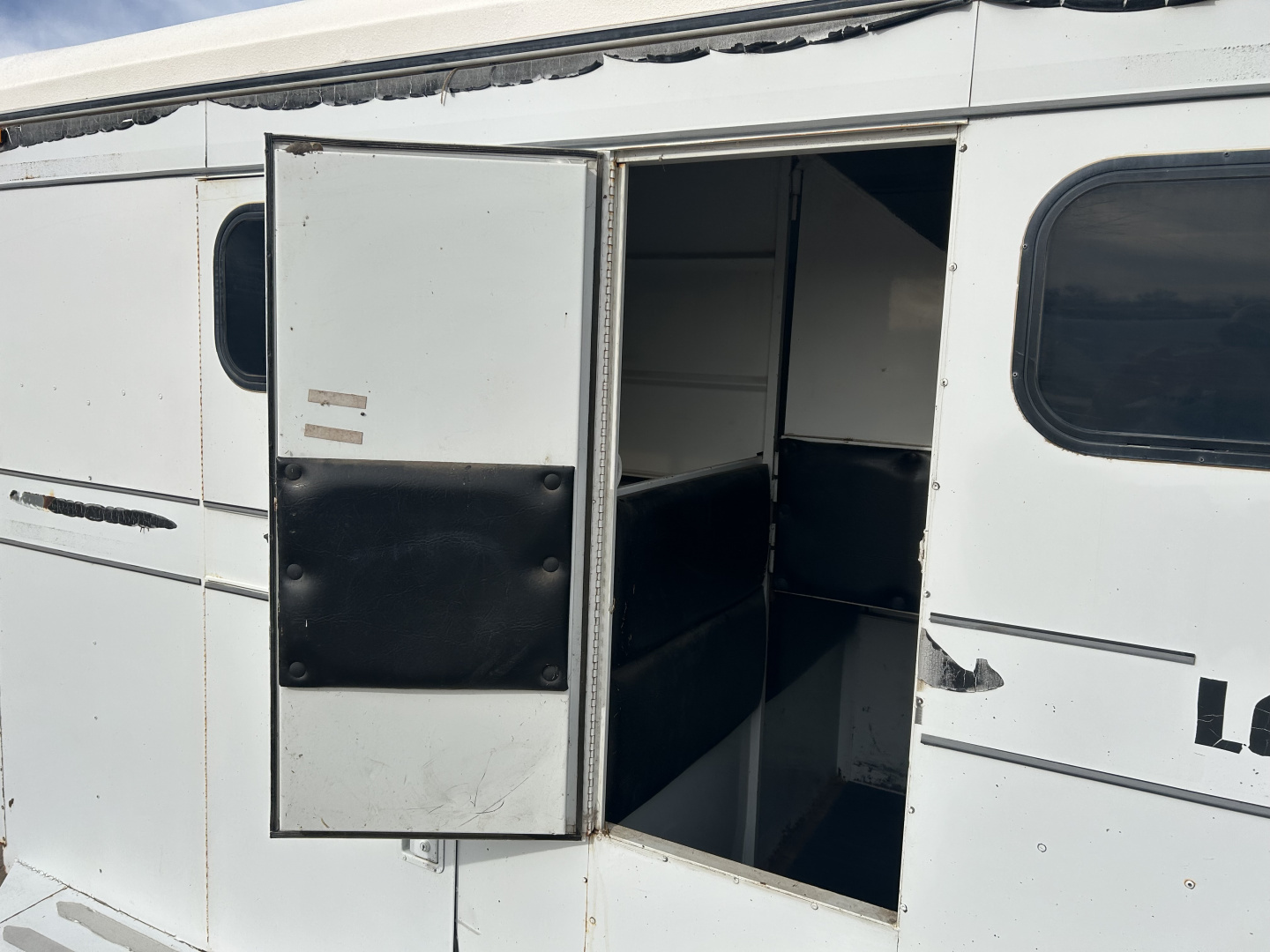 Used 1990 Logan Coach 2 Horse Trailer