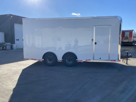 New 2026 United Cargo / Enclosed Trailer 18'