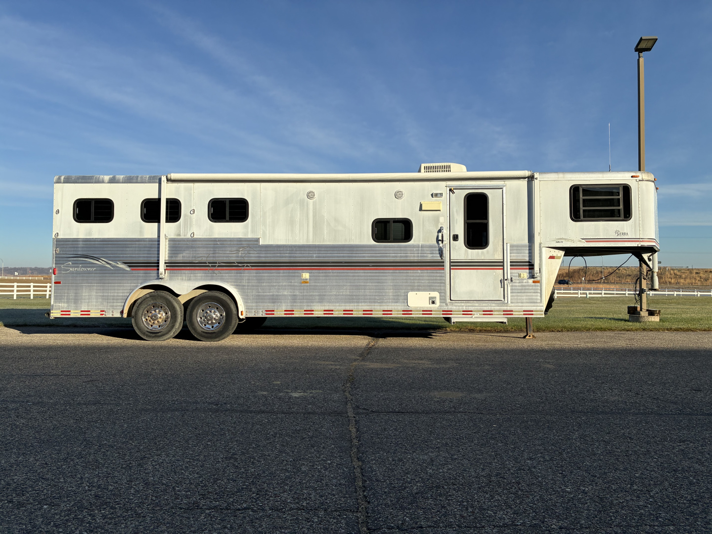 Used 2000 Sundowner 3H LQ Horse Trailer