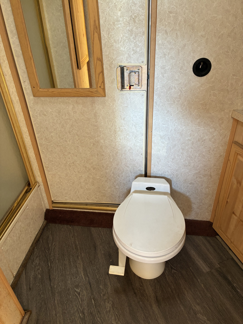 Used 2000 Sundowner 3H LQ Horse Trailer