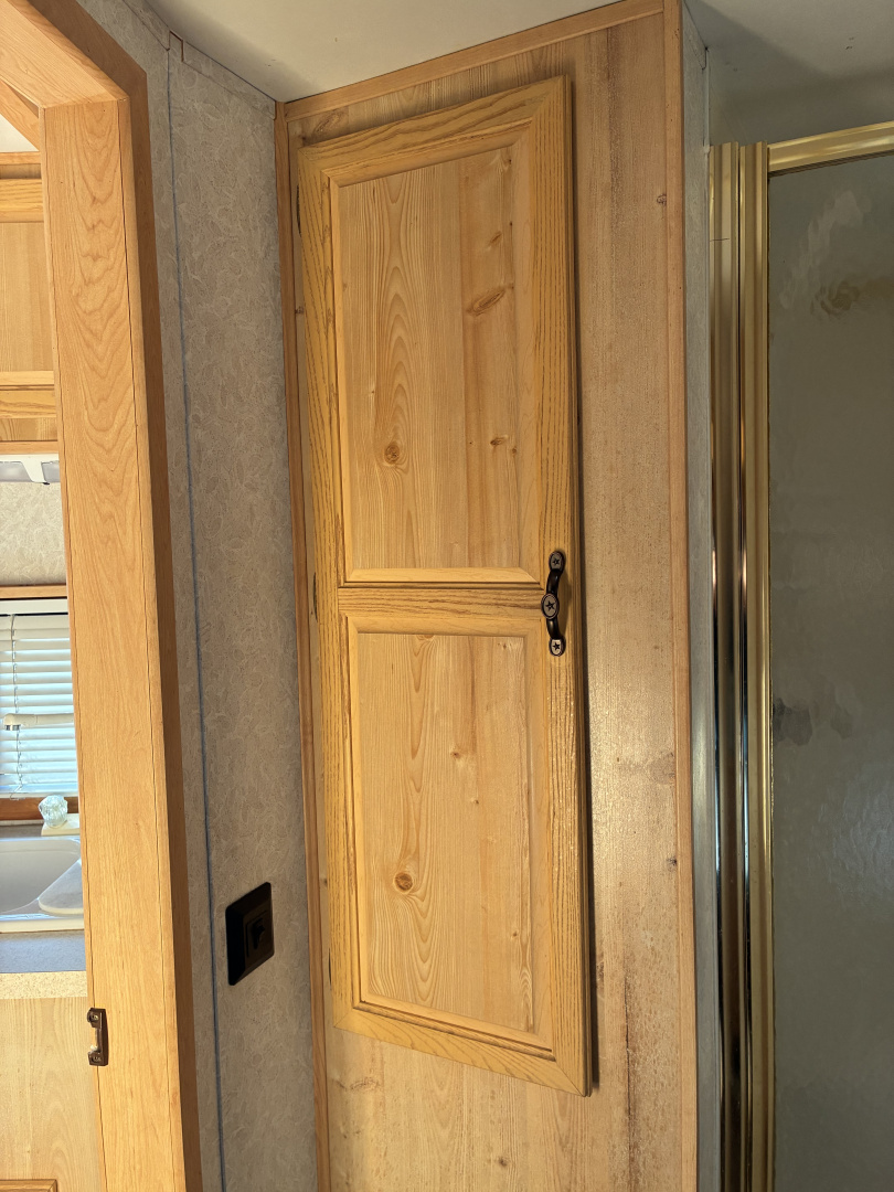 Used 2000 Sundowner 3H LQ Horse Trailer