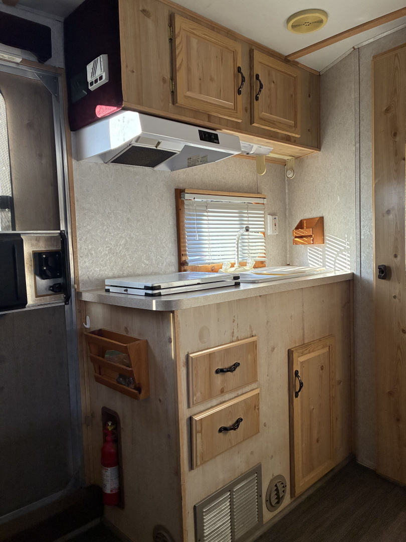 Used 2000 Sundowner 3H LQ Horse Trailer