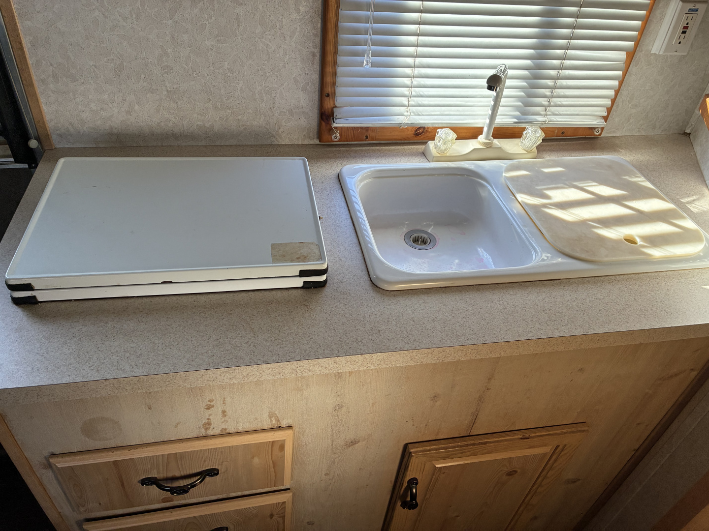 Used 2000 Sundowner 3H LQ Horse Trailer