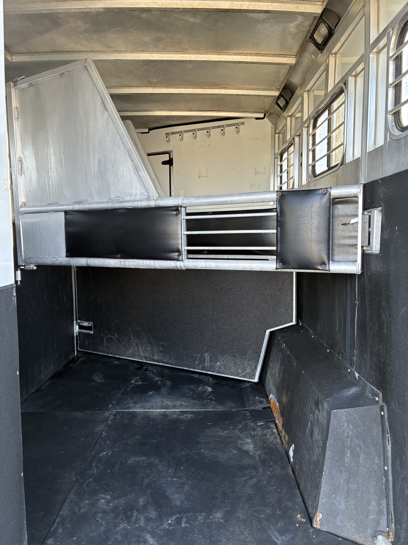 Used 2000 Sundowner 3H LQ Horse Trailer