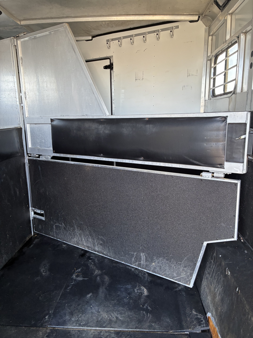 Used 2000 Sundowner 3H LQ Horse Trailer