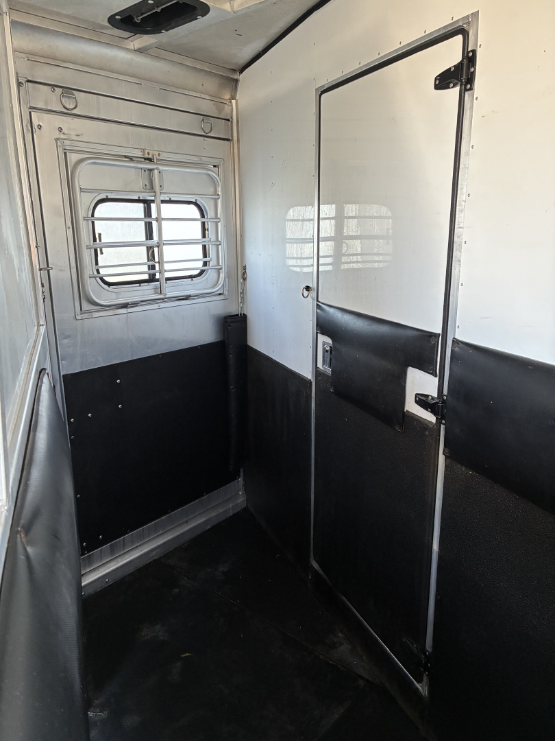 Used 2000 Sundowner 3H LQ Horse Trailer