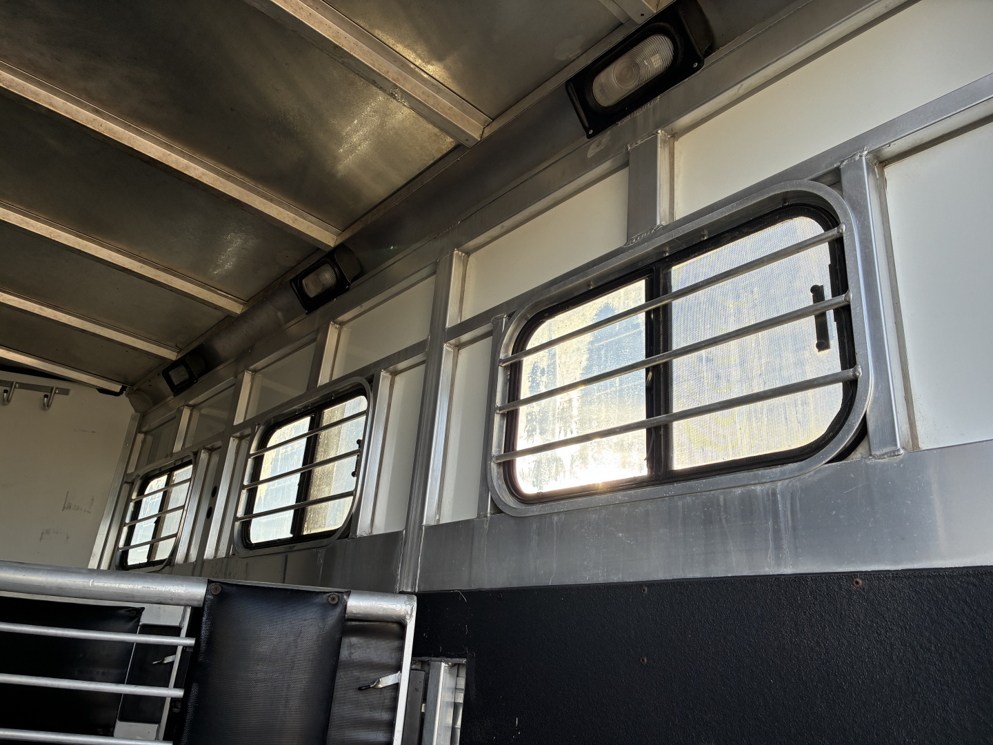 Used 2000 Sundowner 3H LQ Horse Trailer