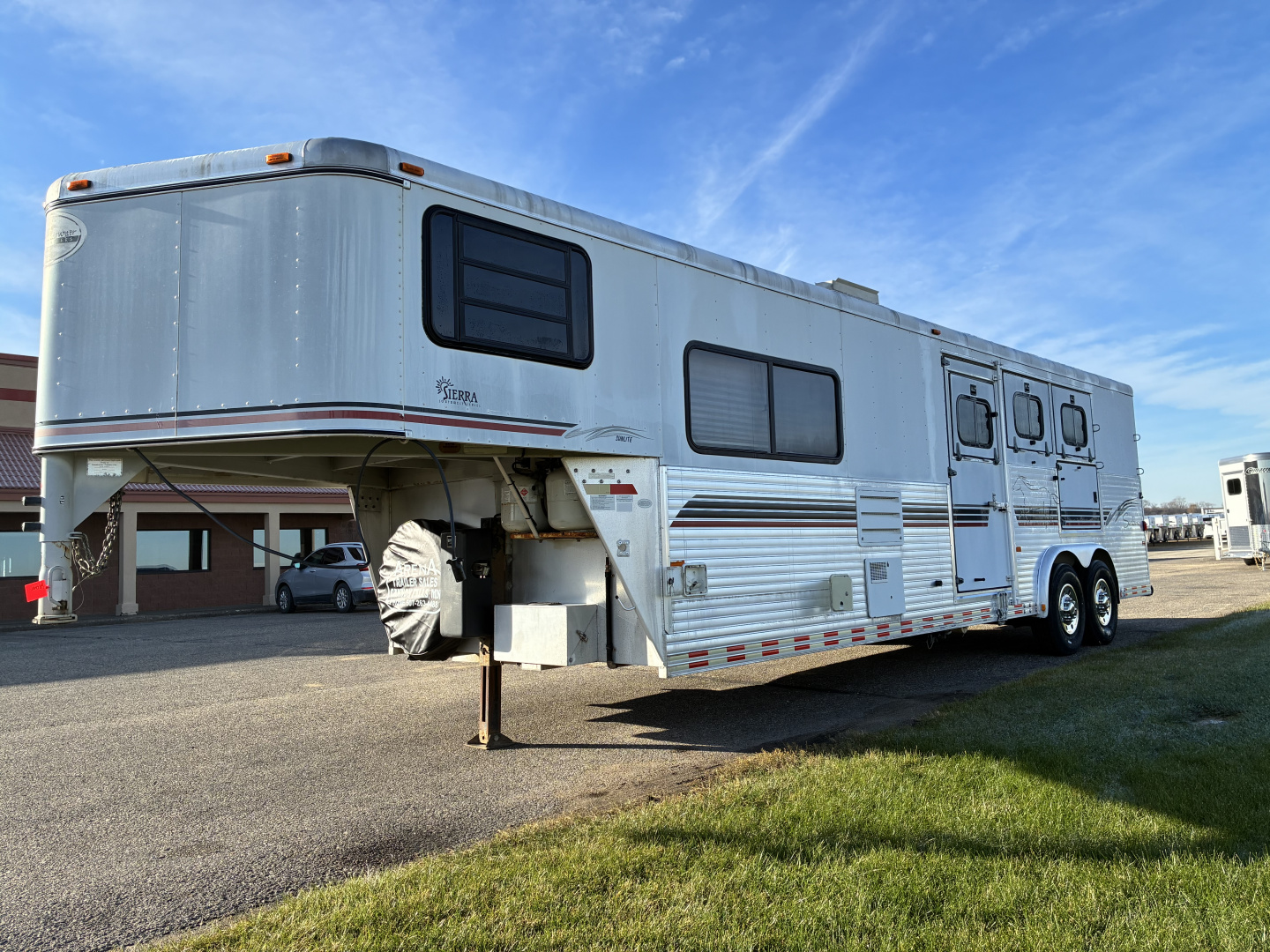 Used 2000 Sundowner 3H LQ Horse Trailer
