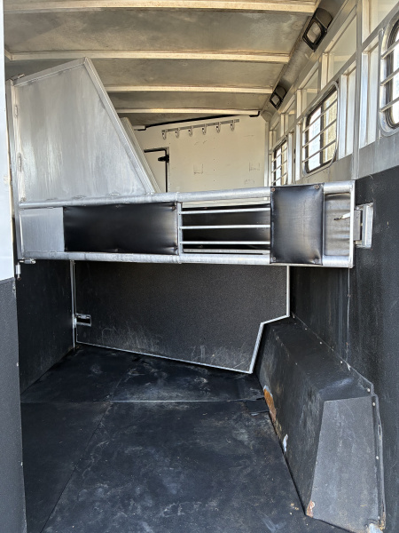 Used 2000 Sundowner 3H LQ Horse Trailer